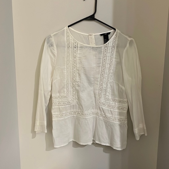 White blouse with lace pattern - Picture 1 of 3